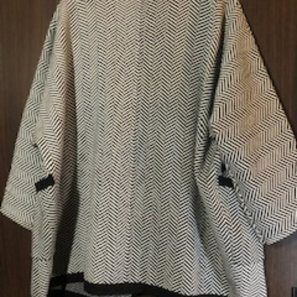 Sweater - Picture 2 of 3